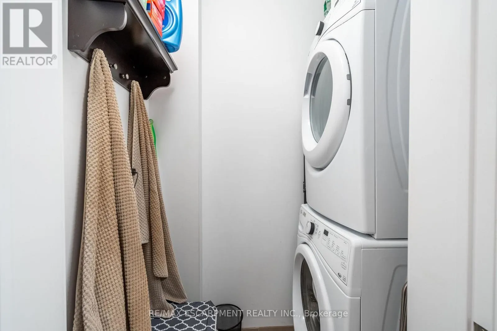 313 - 35 SOUTHSHORE CRESCENT