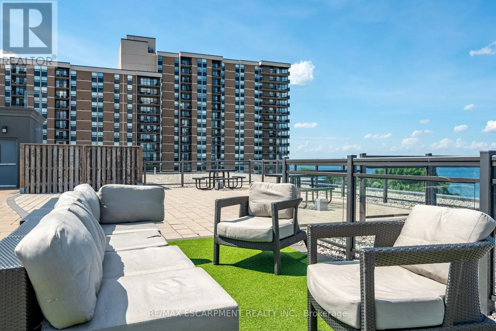 313 - 35 SOUTHSHORE CRESCENT