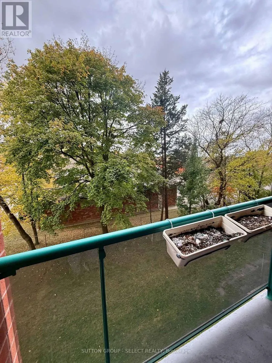 303 - 76 BASE LINE ROAD W, #303