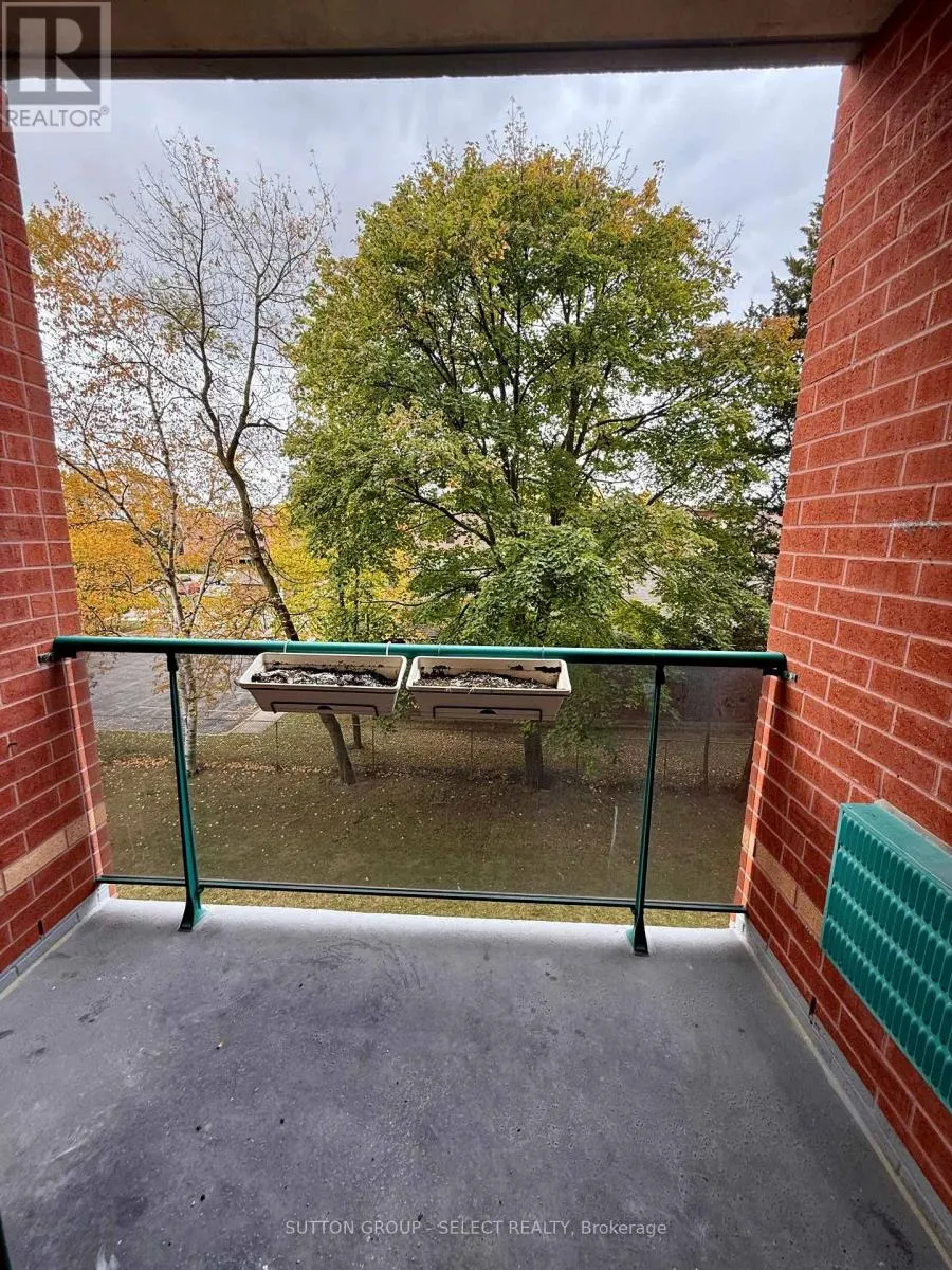 303 - 76 BASE LINE ROAD W, #303