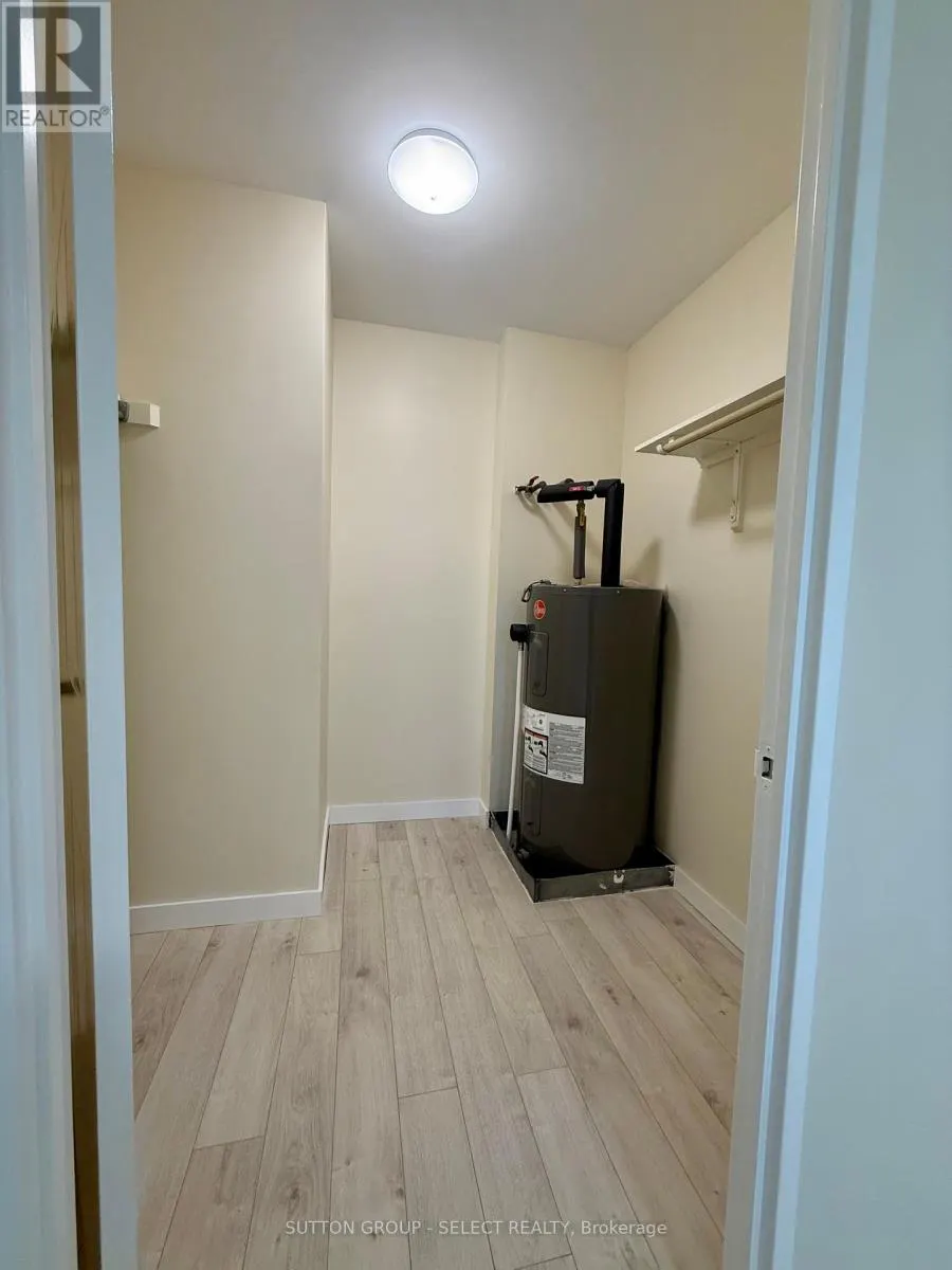 303 - 76 BASE LINE ROAD W, #303