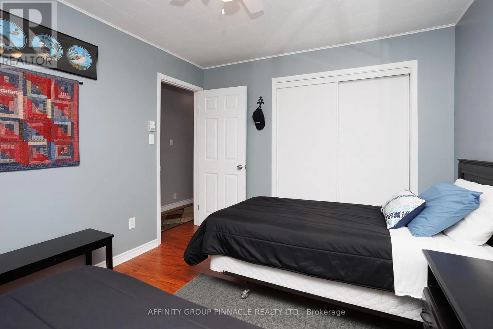 11 LAKEVIEW CRESCENT