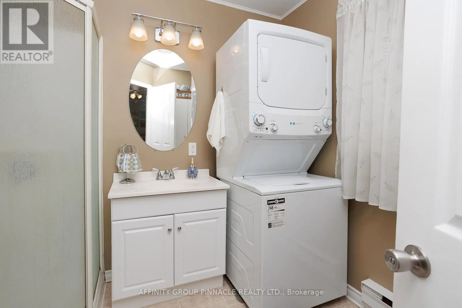 11 LAKEVIEW CRESCENT