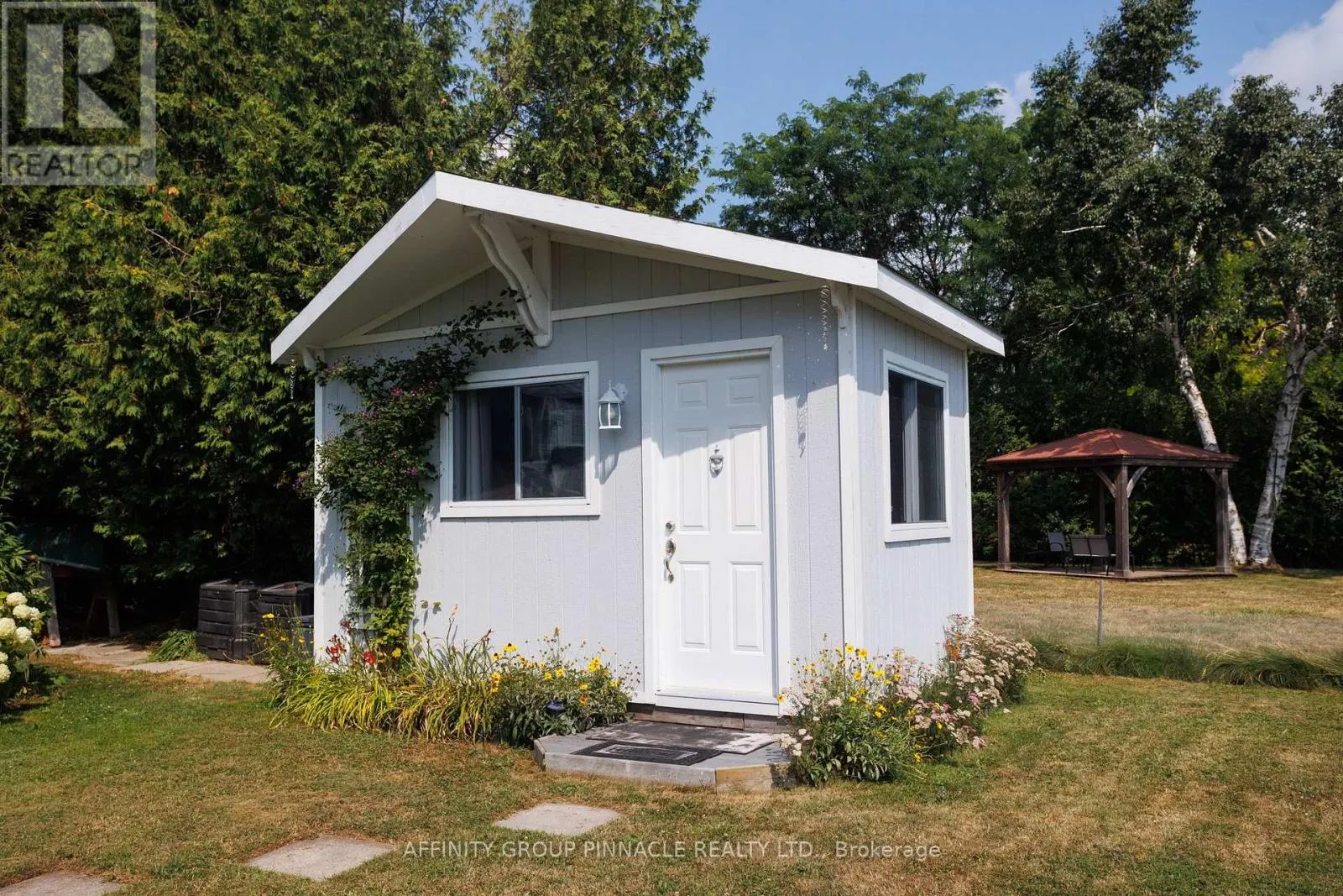 11 LAKEVIEW CRESCENT