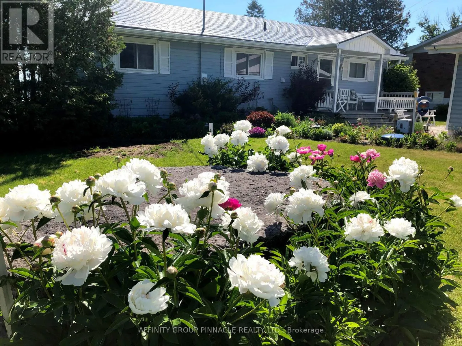 11 LAKEVIEW CRESCENT