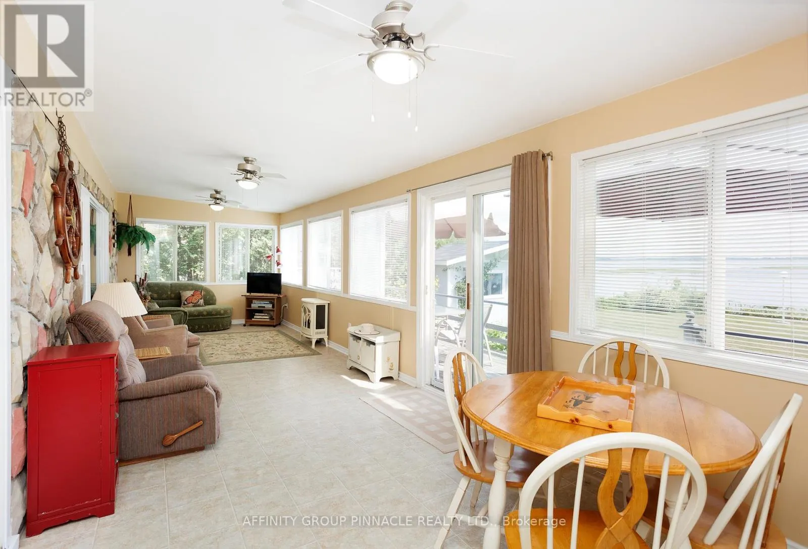 11 LAKEVIEW CRESCENT