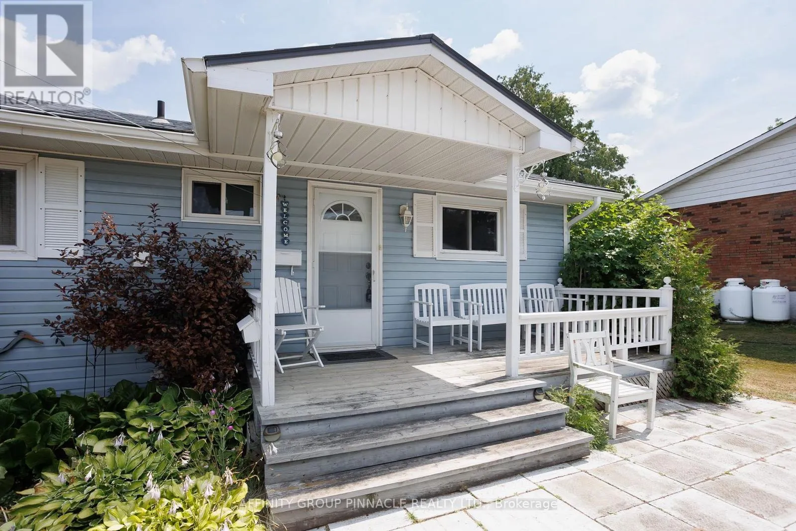 11 LAKEVIEW CRESCENT