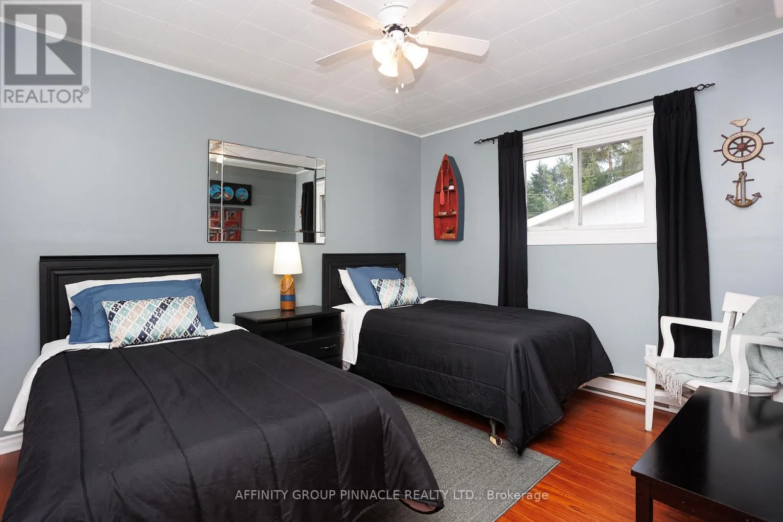 11 LAKEVIEW CRESCENT