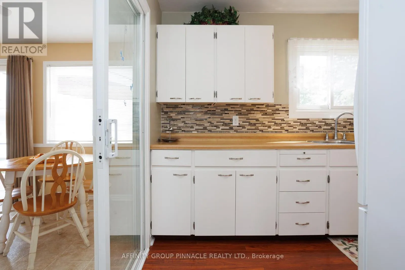 11 LAKEVIEW CRESCENT