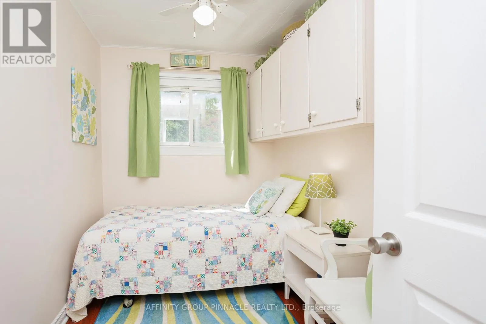 11 LAKEVIEW CRESCENT