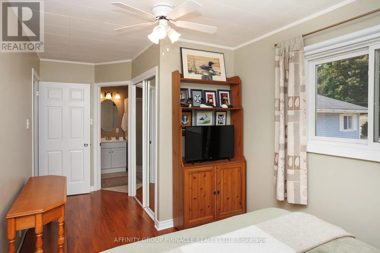 11 LAKEVIEW CRESCENT