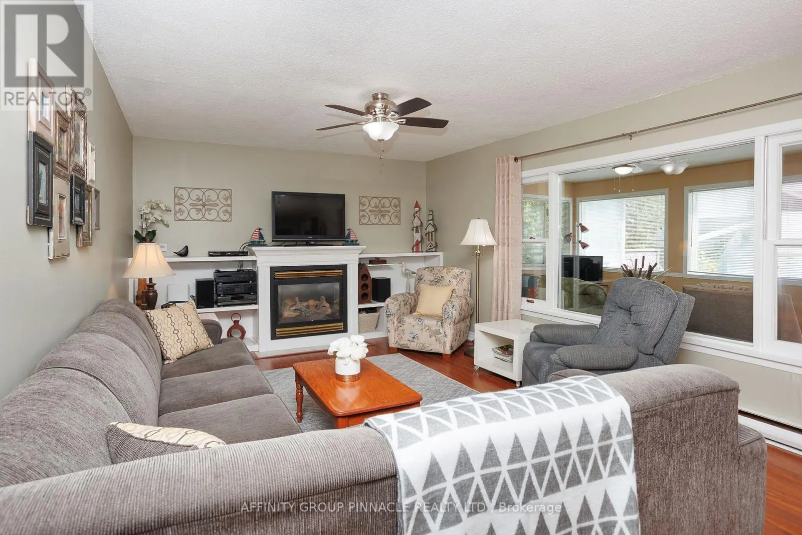 11 LAKEVIEW CRESCENT