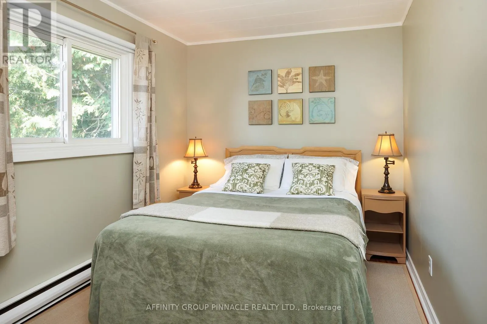 11 LAKEVIEW CRESCENT