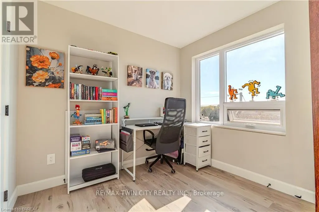 404 - 34 NORMAN STREET