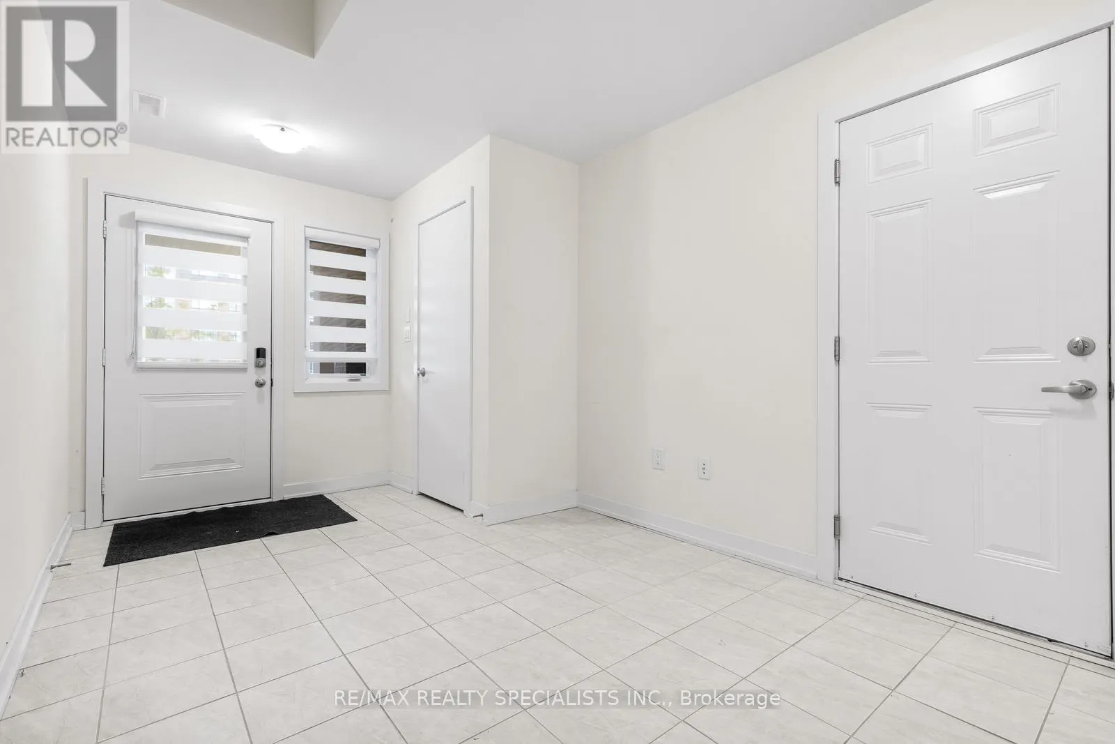 135 - 590 NORTH SERVICE ROAD