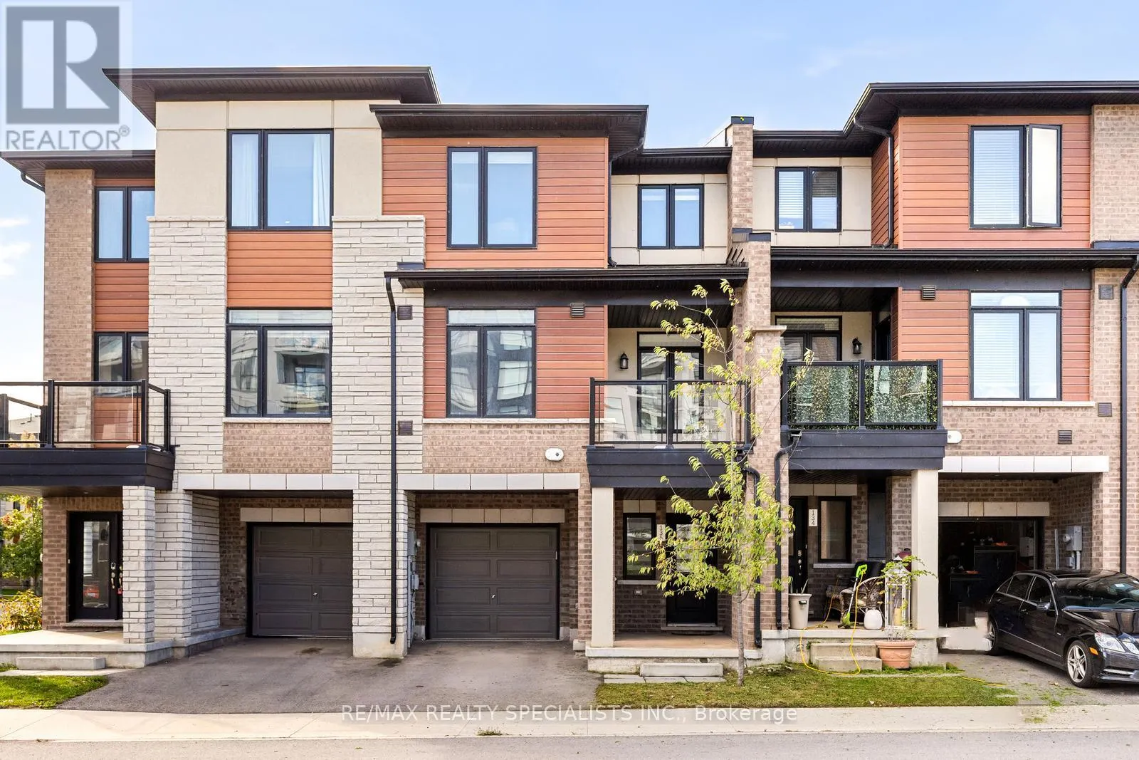 135 - 590 NORTH SERVICE ROAD