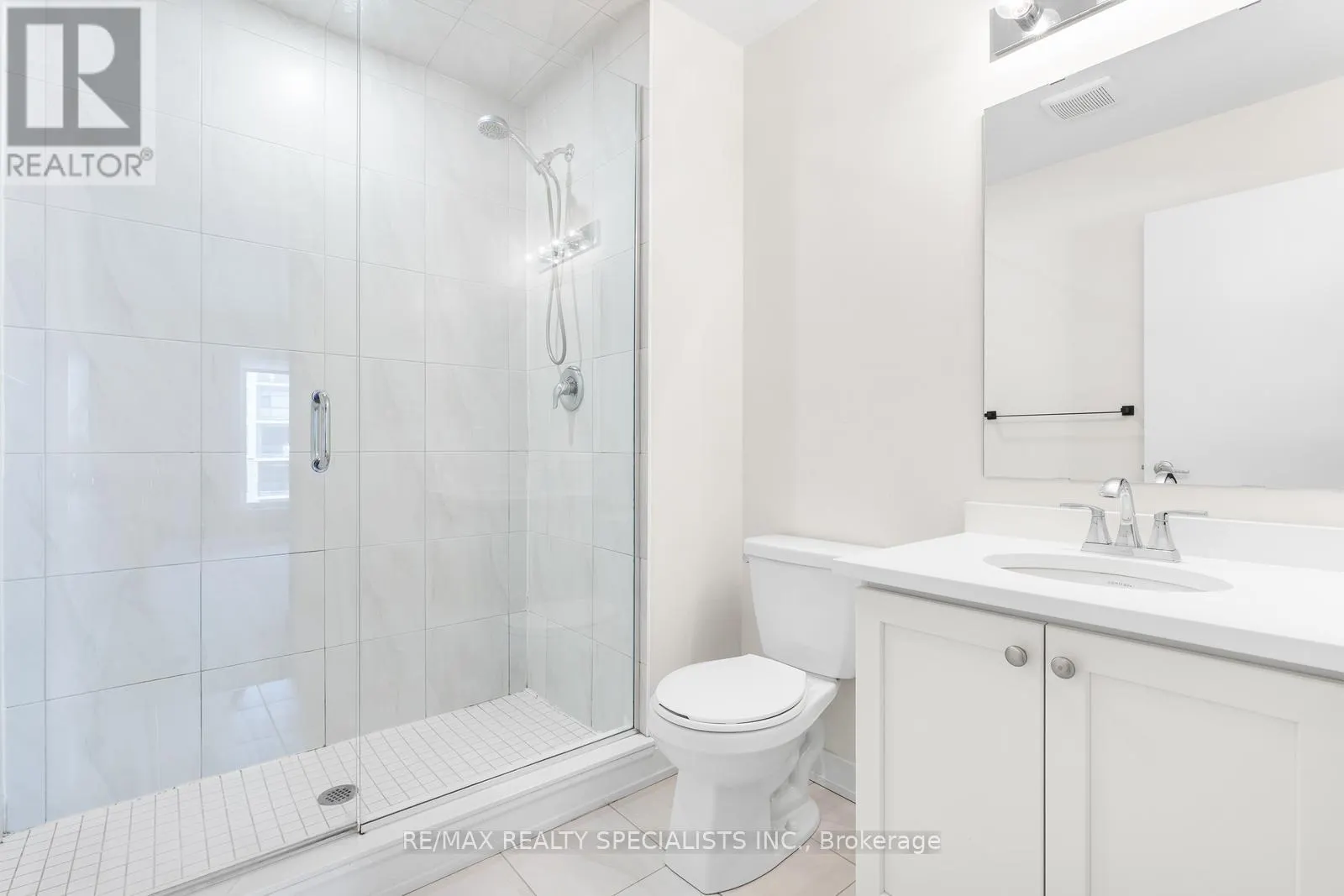 135 - 590 NORTH SERVICE ROAD