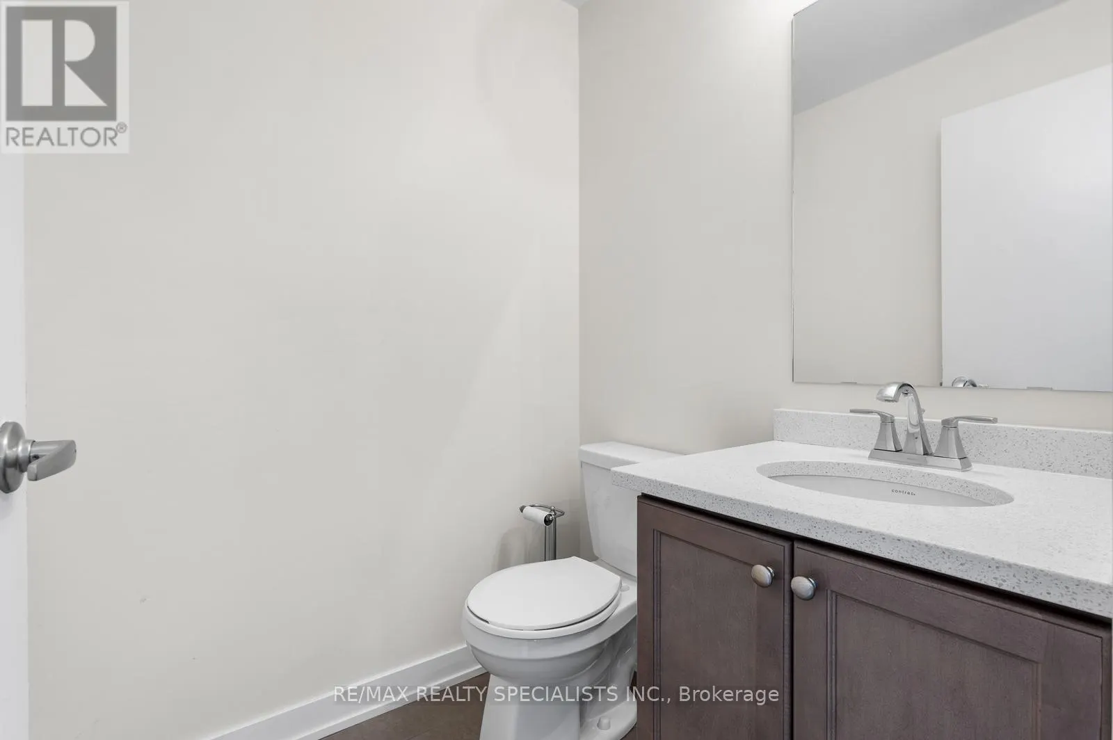 135 - 590 NORTH SERVICE ROAD