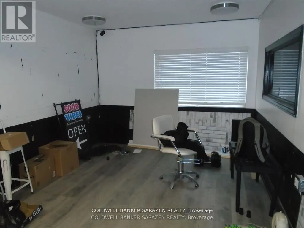 908-912 ST. LAURENT BOULEVARD N