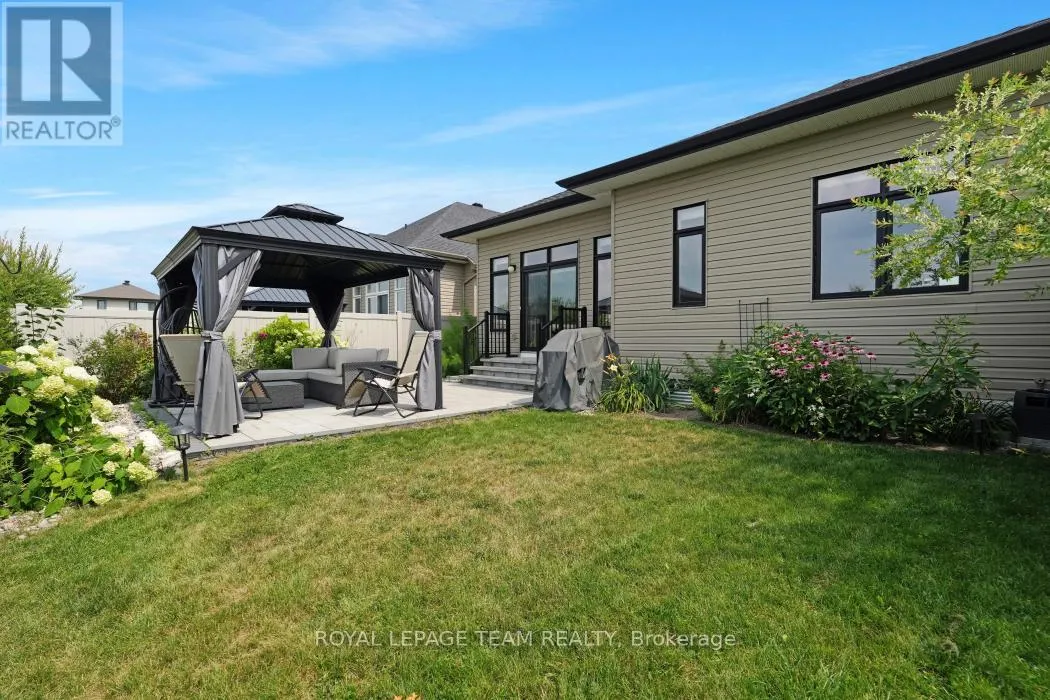 316 SERENADE CRESCENT W