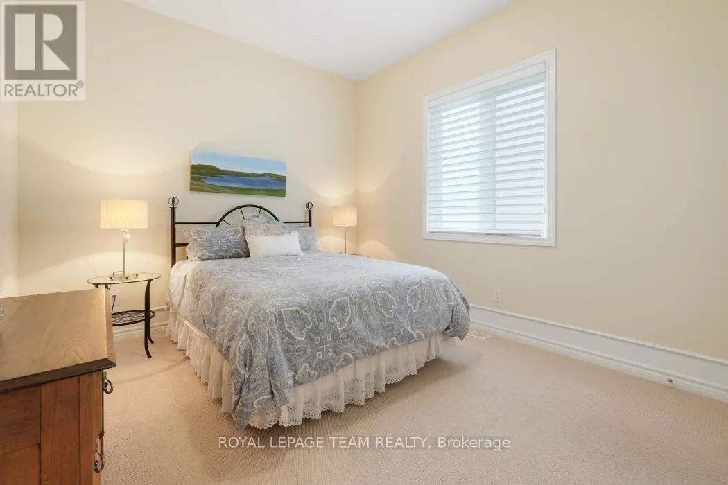 316 SERENADE CRESCENT W