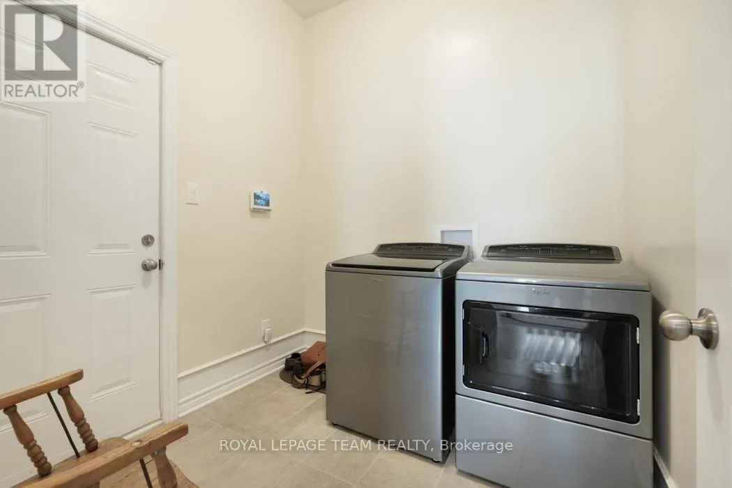 316 SERENADE CRESCENT W