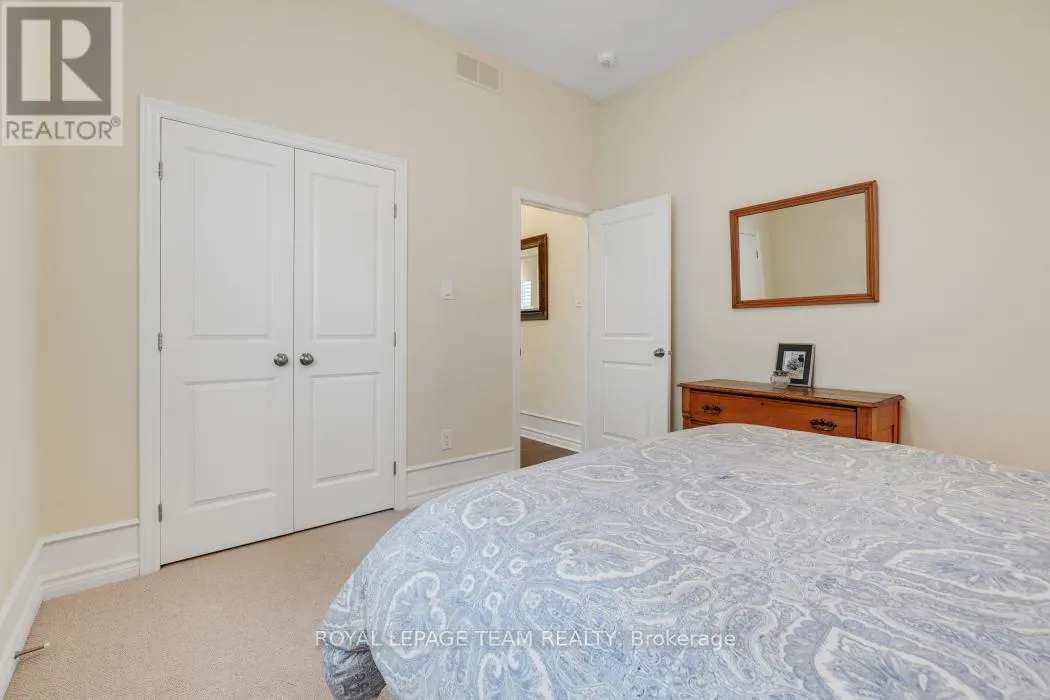 316 SERENADE CRESCENT W