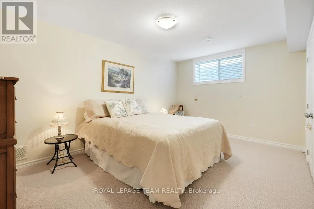 316 SERENADE CRESCENT W