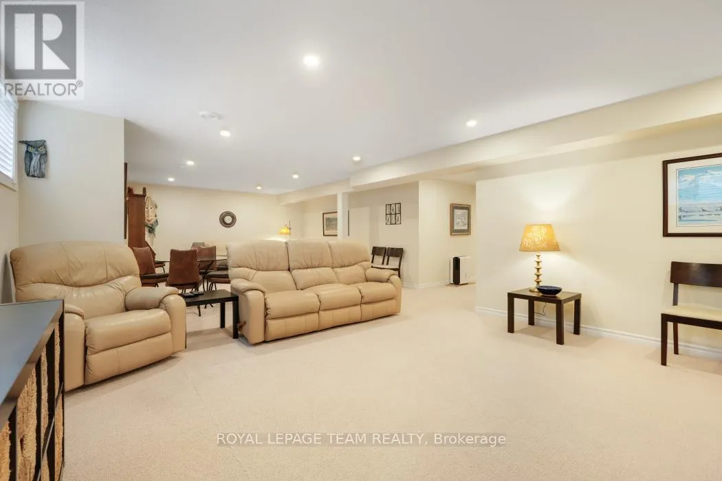 316 SERENADE CRESCENT W