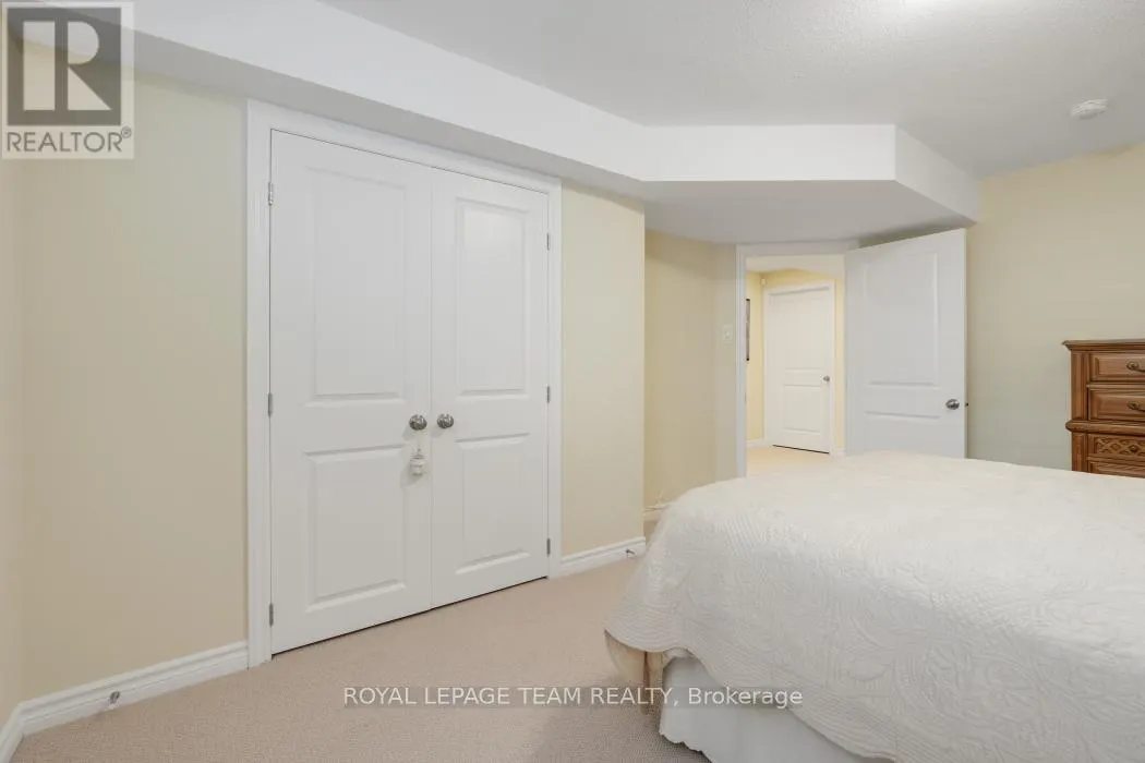 316 SERENADE CRESCENT W