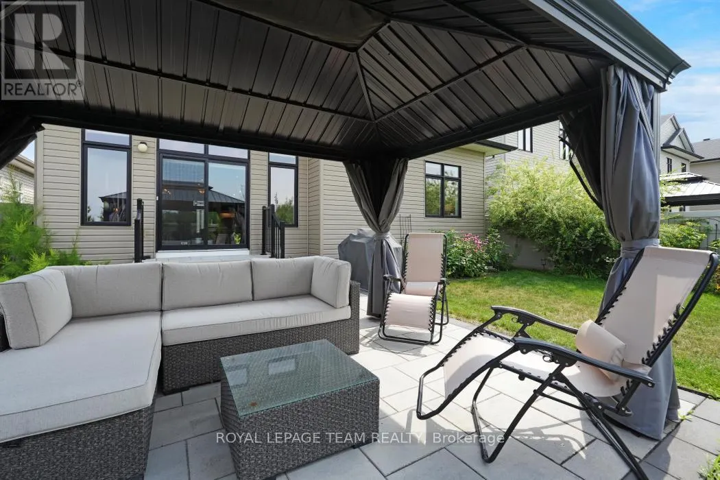 316 SERENADE CRESCENT W