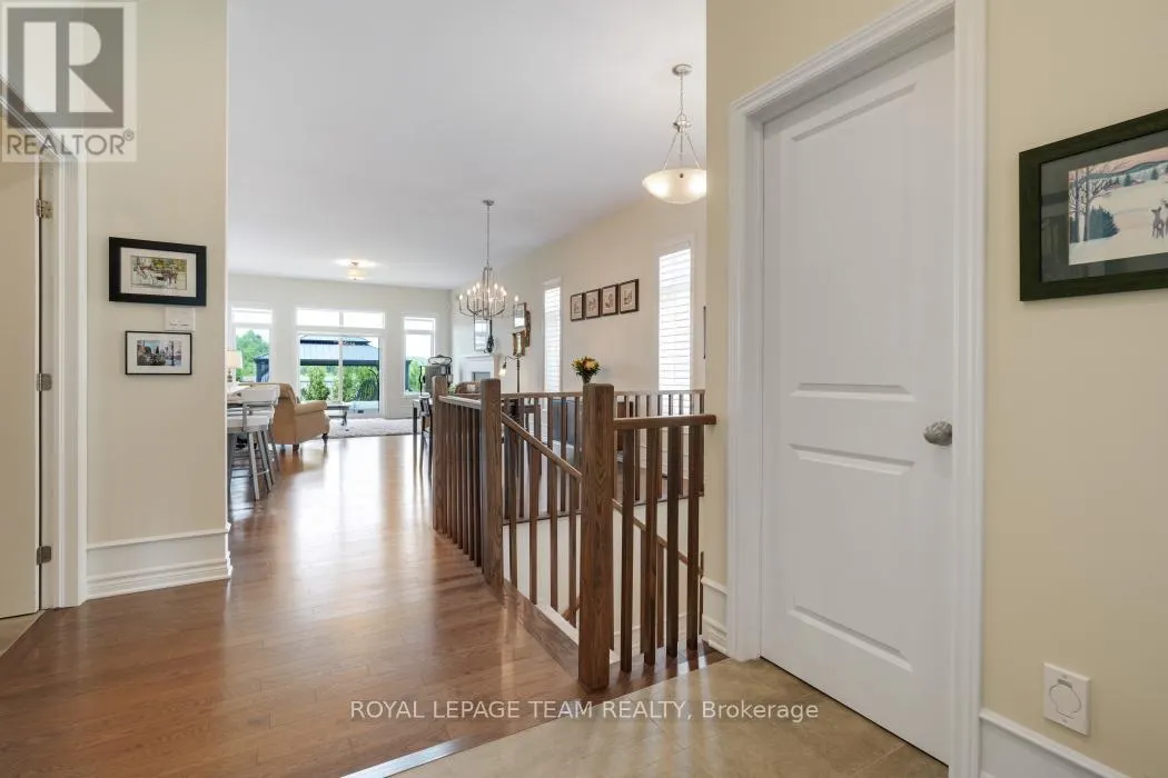 316 SERENADE CRESCENT W