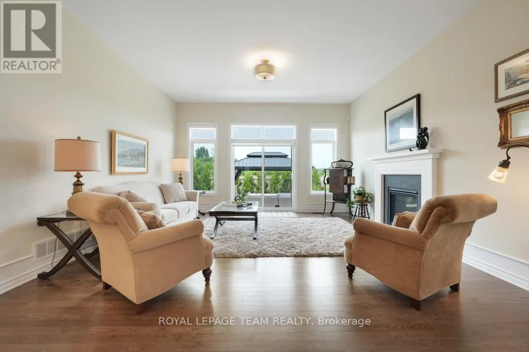 316 SERENADE CRESCENT W