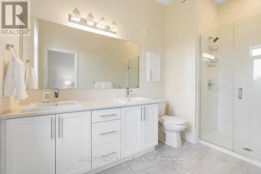 316 SERENADE CRESCENT W