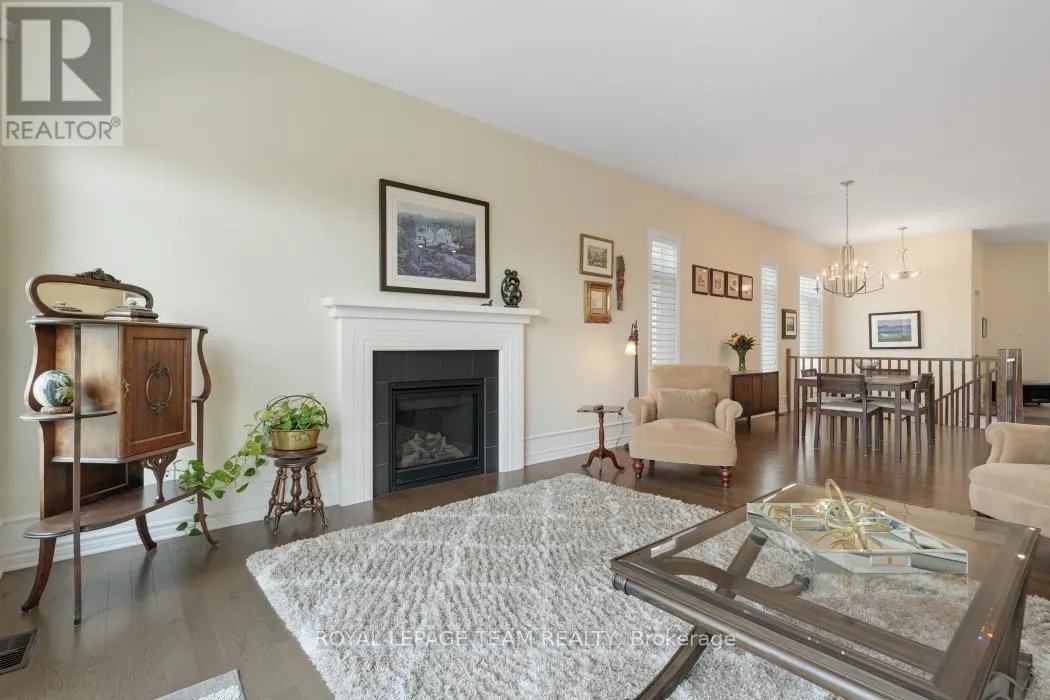 316 SERENADE CRESCENT W