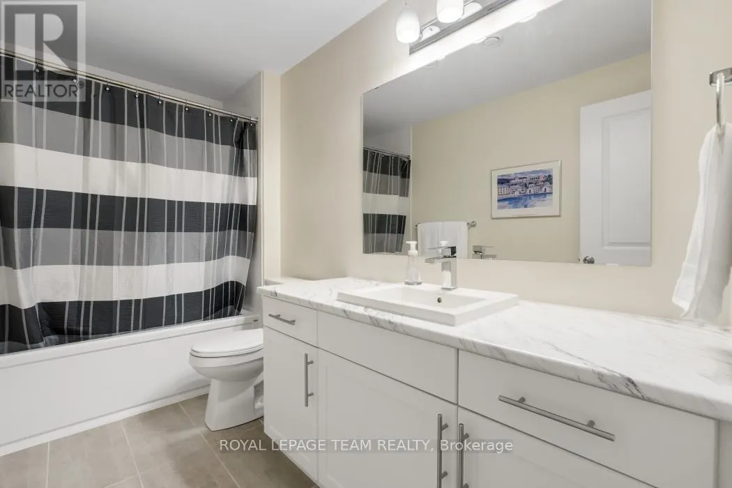 316 SERENADE CRESCENT W