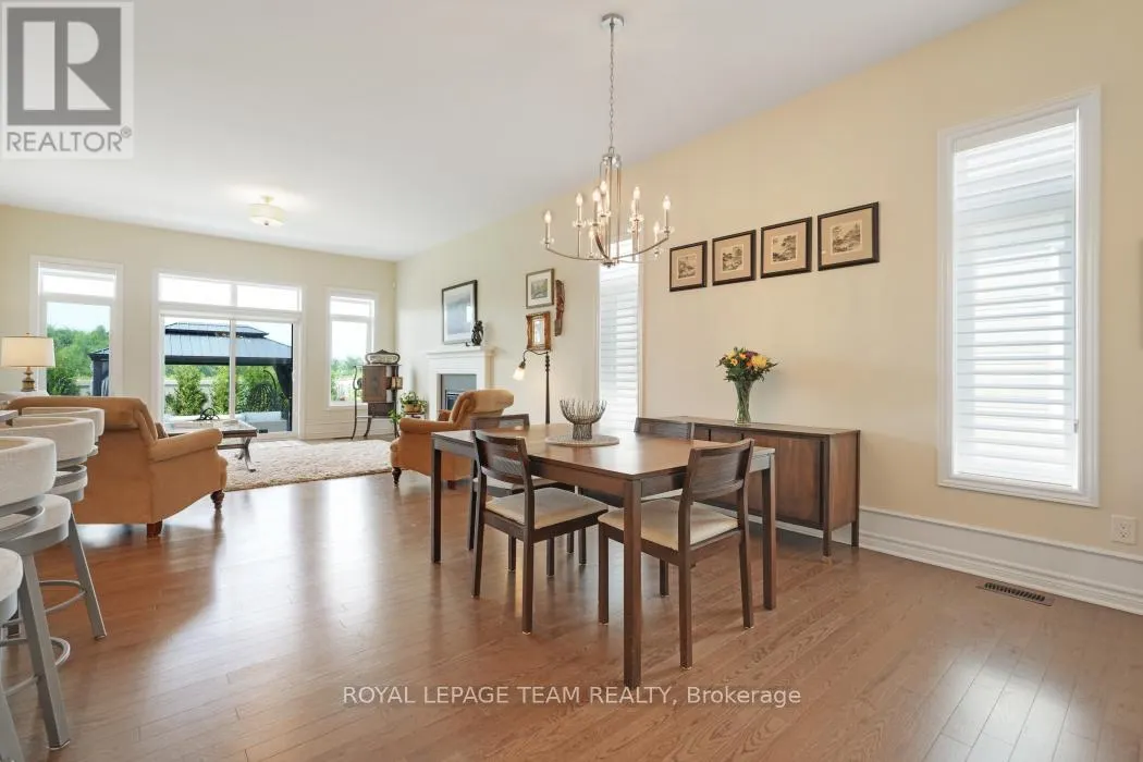 316 SERENADE CRESCENT W