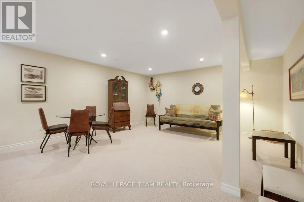 316 SERENADE CRESCENT W