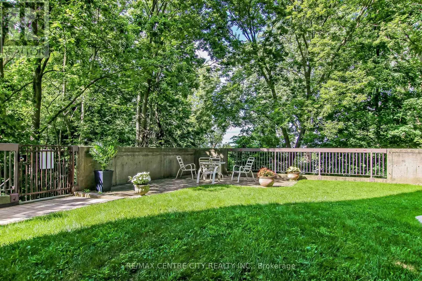 205 - 549 RIDOUT STREET N, #205