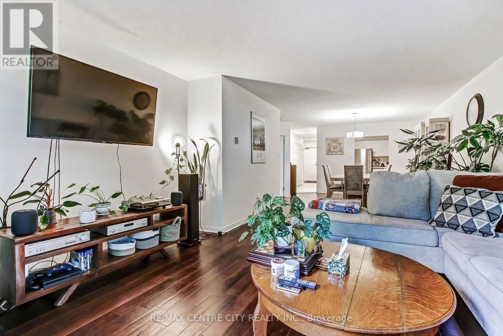 205 - 549 RIDOUT STREET N, #205