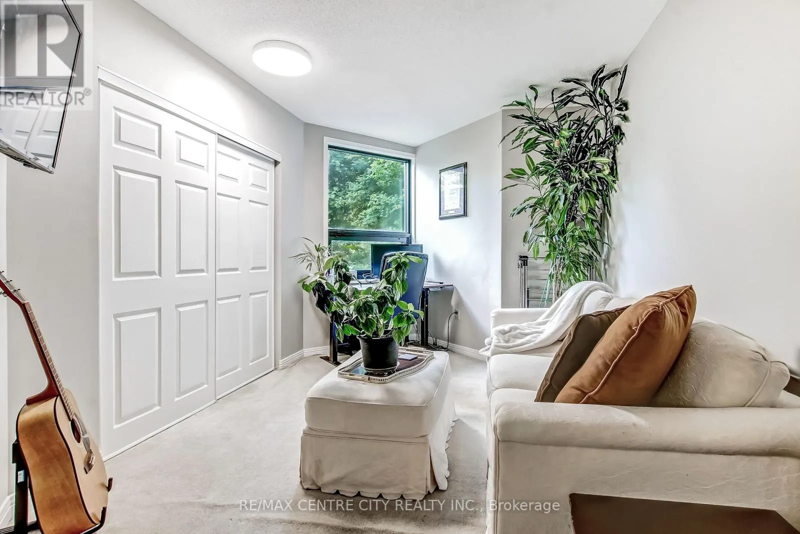 205 - 549 RIDOUT STREET N, #205