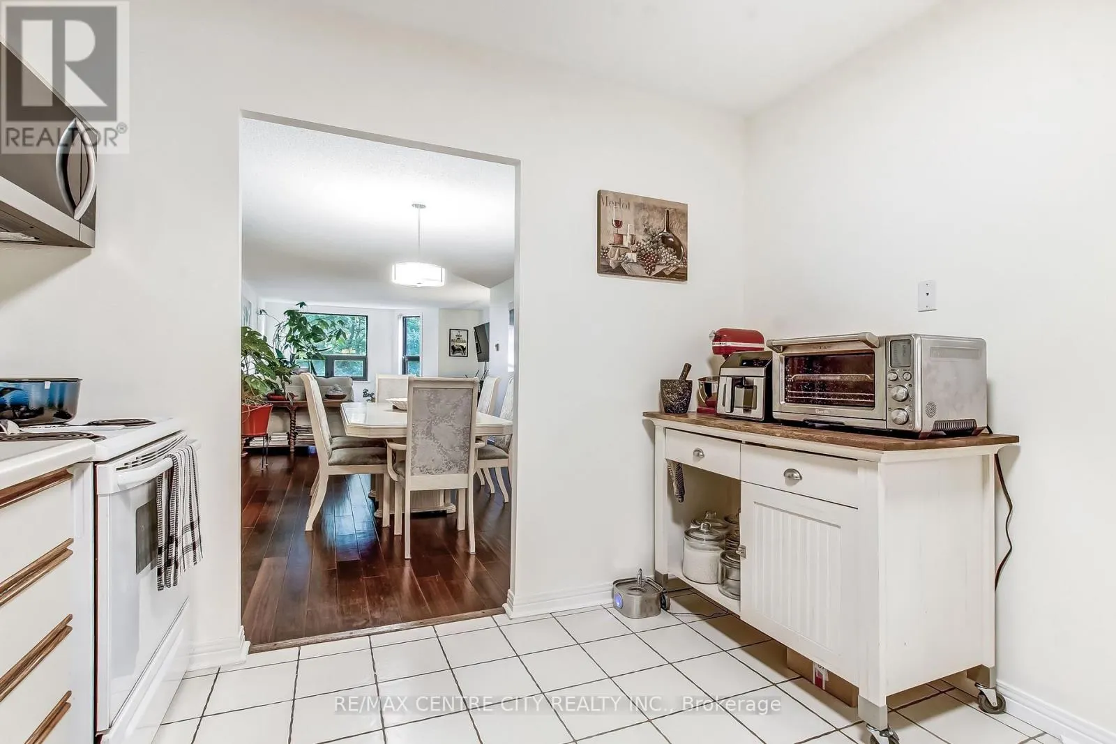 205 - 549 RIDOUT STREET N, #205