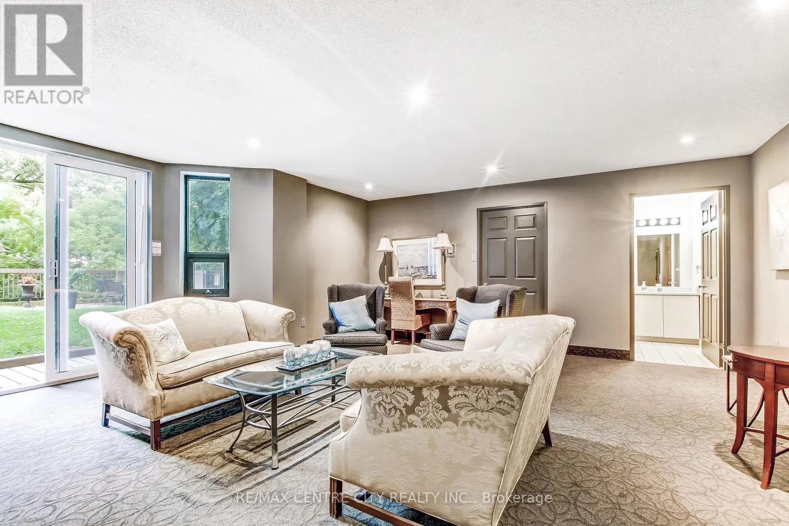 205 - 549 RIDOUT STREET N, #205