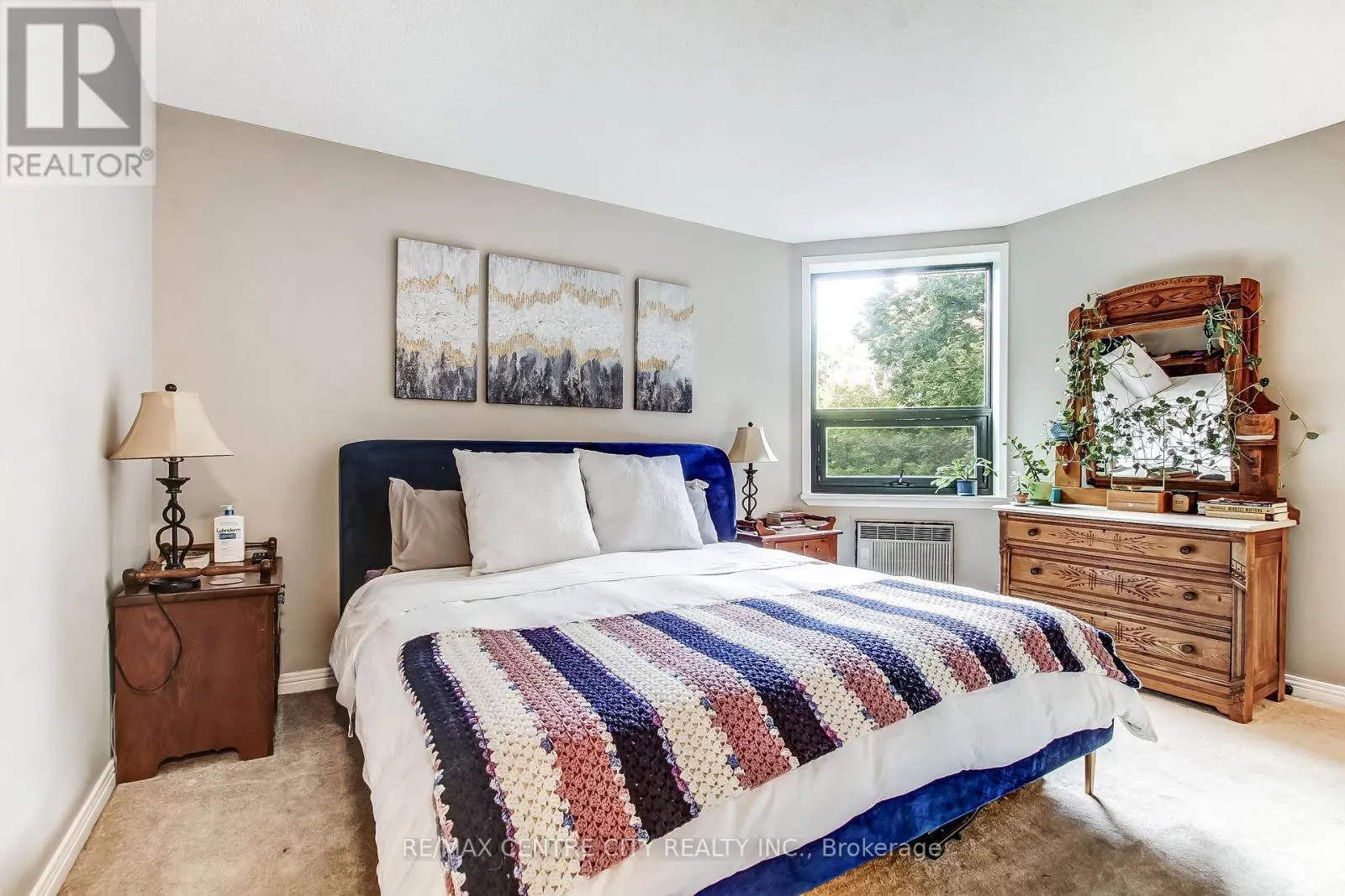 205 - 549 RIDOUT STREET N, #205