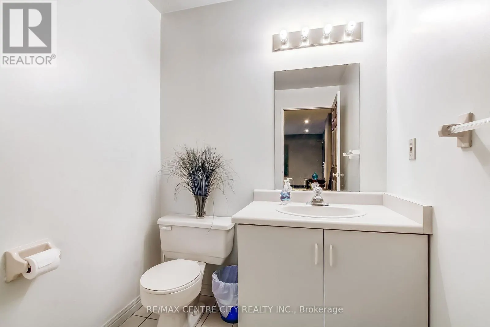 205 - 549 RIDOUT STREET N, #205