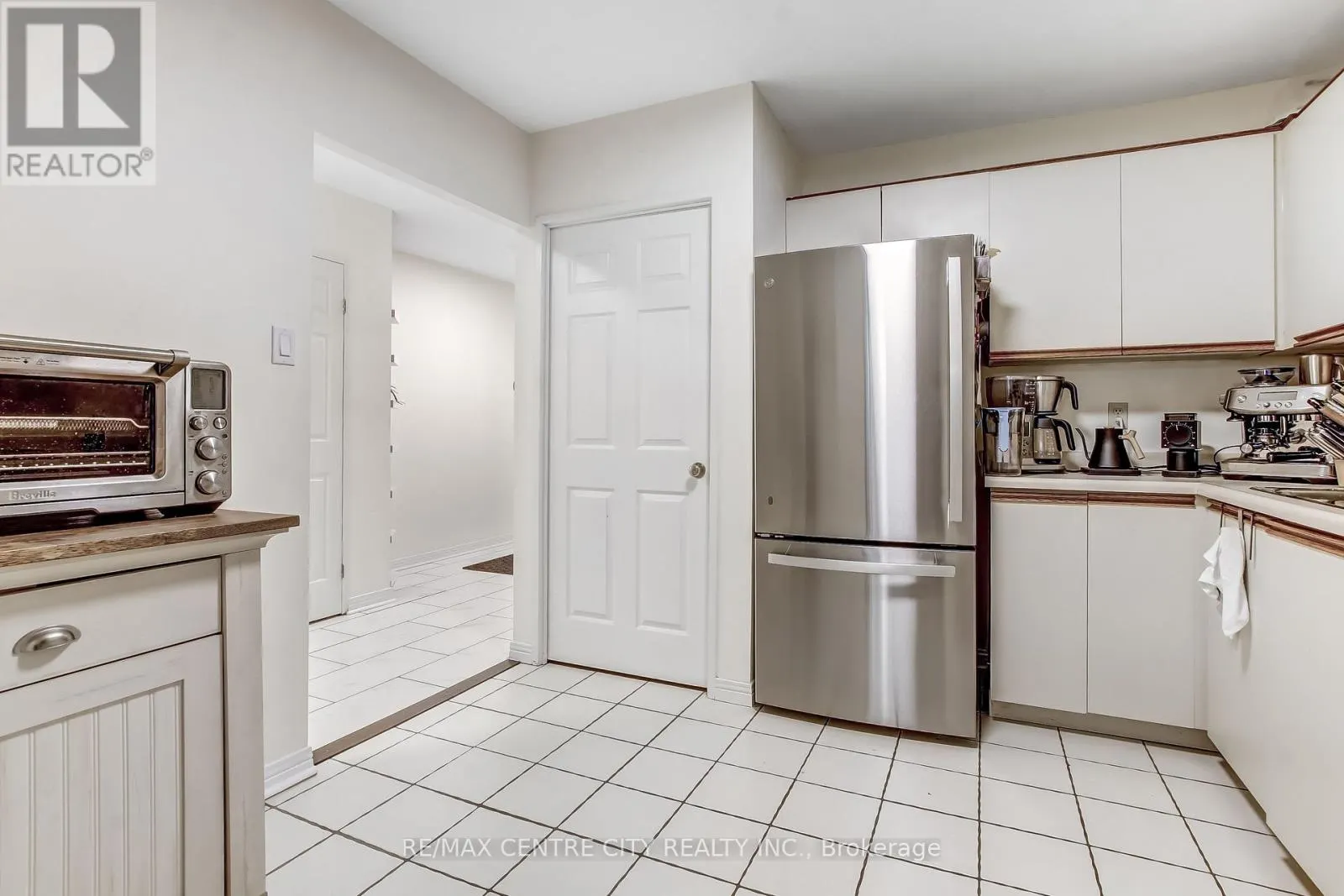 205 - 549 RIDOUT STREET N, #205