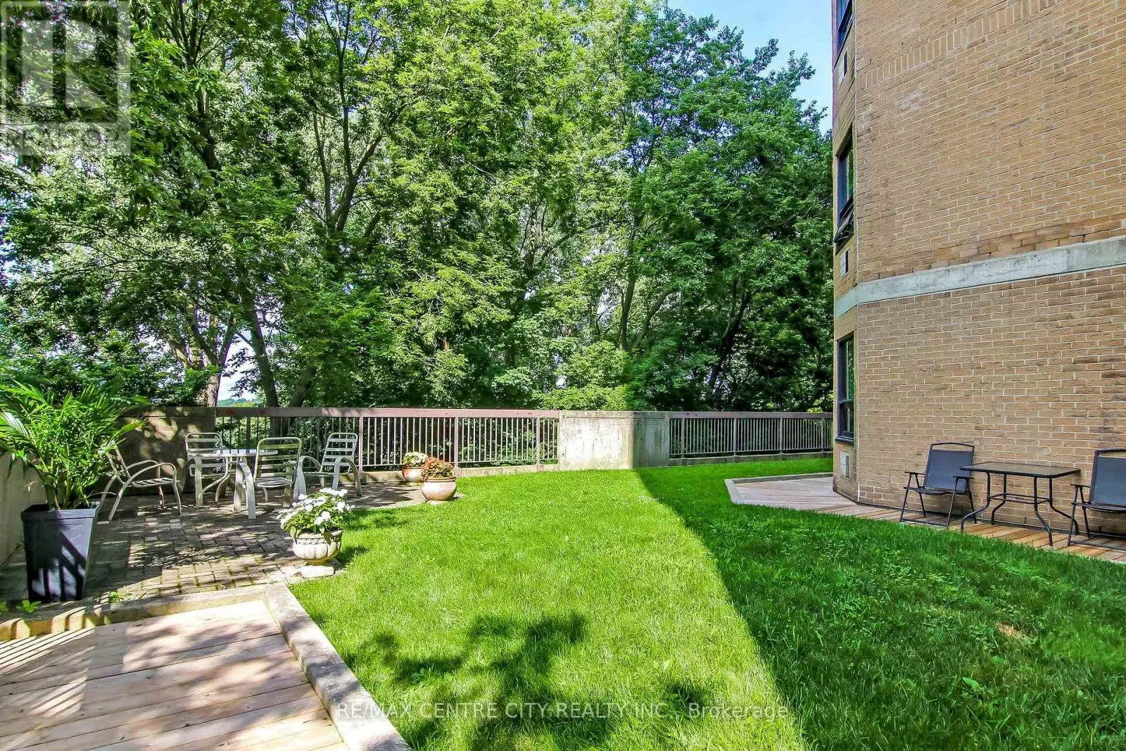 205 - 549 RIDOUT STREET N, #205