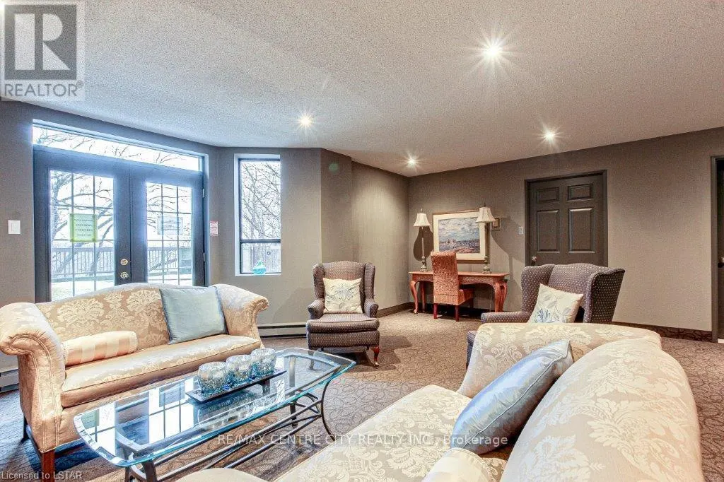 205 - 549 RIDOUT STREET N, #205