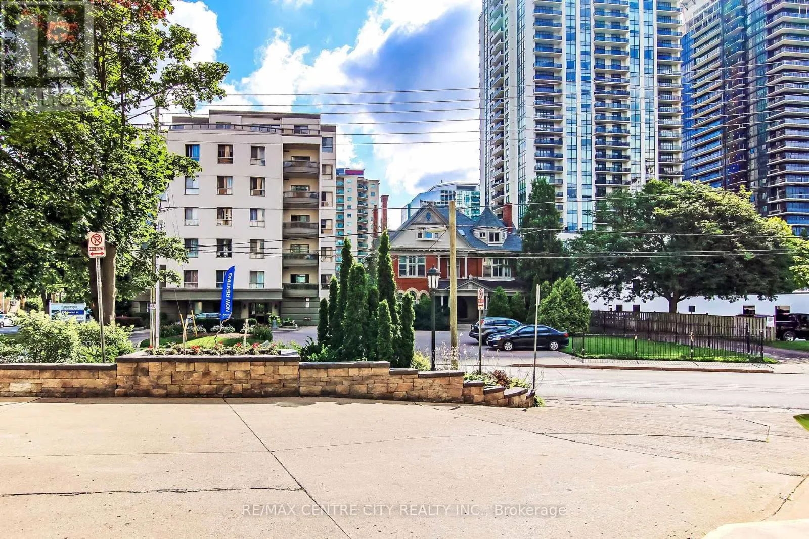 205 - 549 RIDOUT STREET N, #205