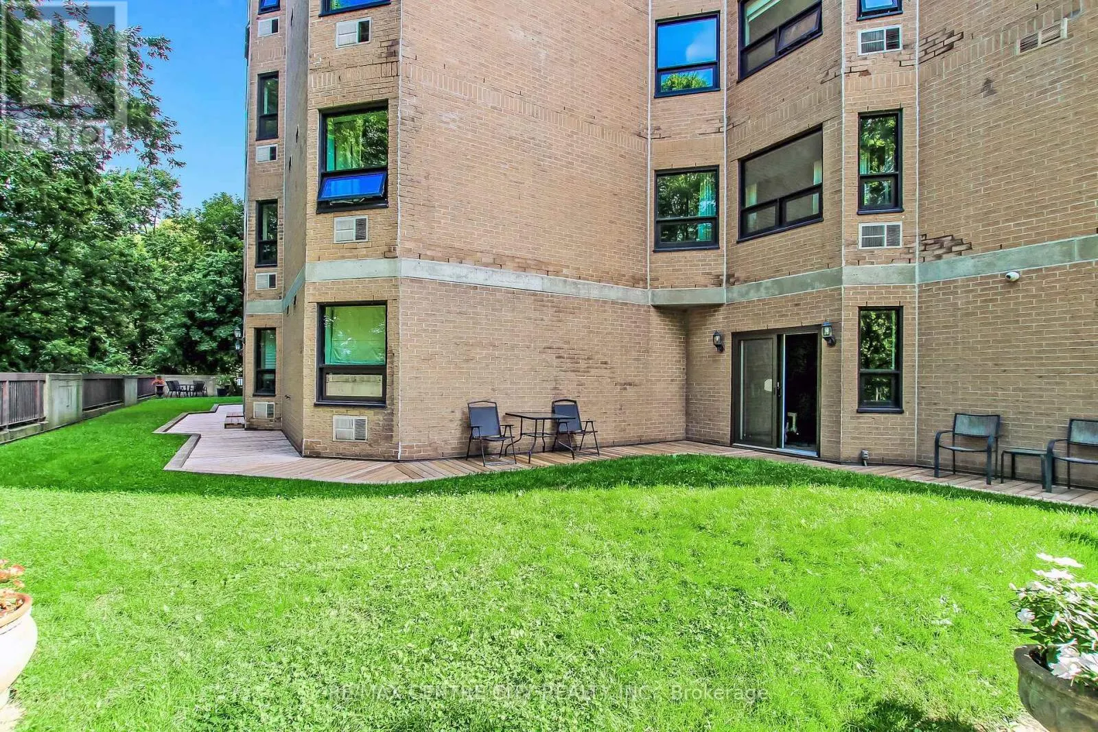 205 - 549 RIDOUT STREET N, #205